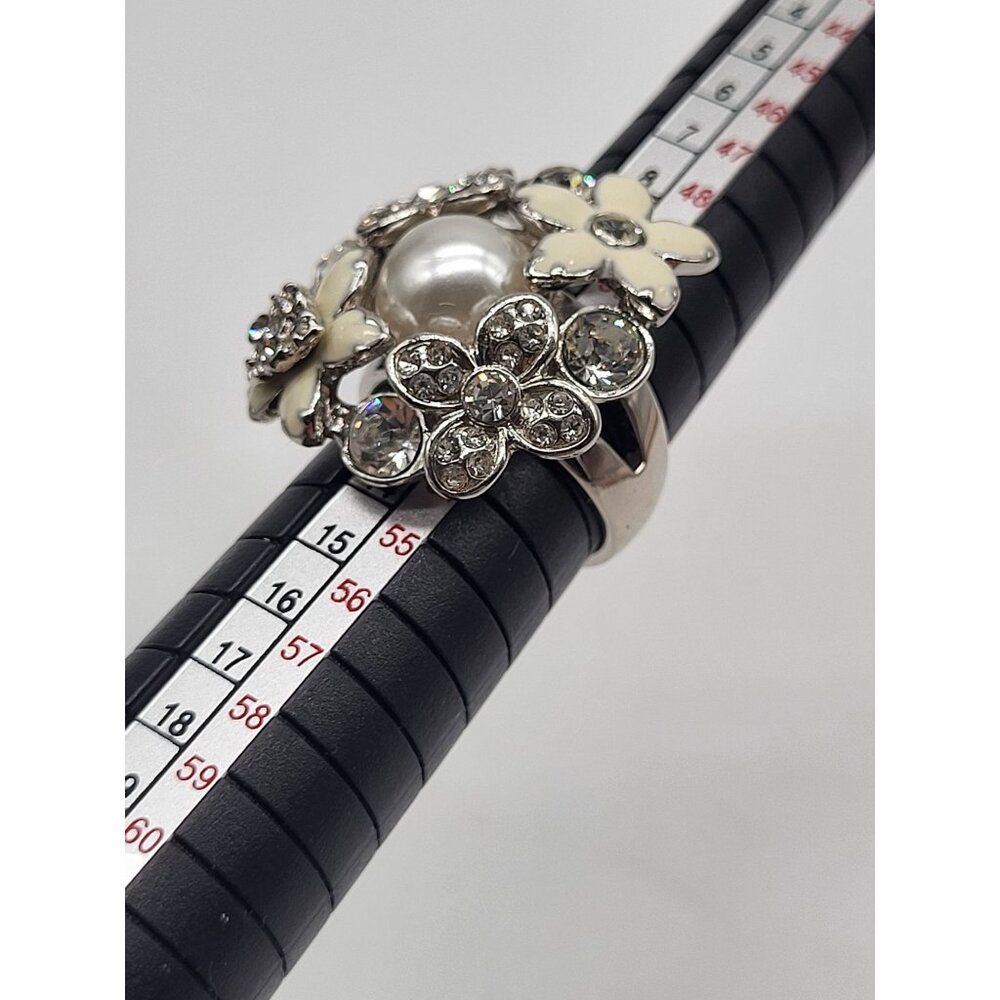 Lia Sophia "Catch The Bouquet" Crystal Rhinestone Faux Pearl Fashion Ring Size 6 - Picture 10 of 11